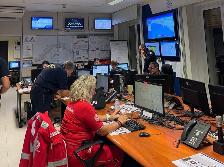 Maltempo, nella notte allagamenti nel Tigullio. Prosegue allerta arancione su centro-Levante Maltempo, nella notte allagamenti nel Tigullio. Prosegue allerta arancione su centro-Levante