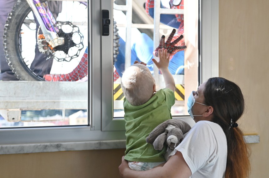 Giornata mondiale contro il cancro infantile: Gaslini e Abeo con i bambini e le loro famiglie Giornata mondiale contro il cancro infantile: Gaslini e Abeo con i bambini e le loro famiglie