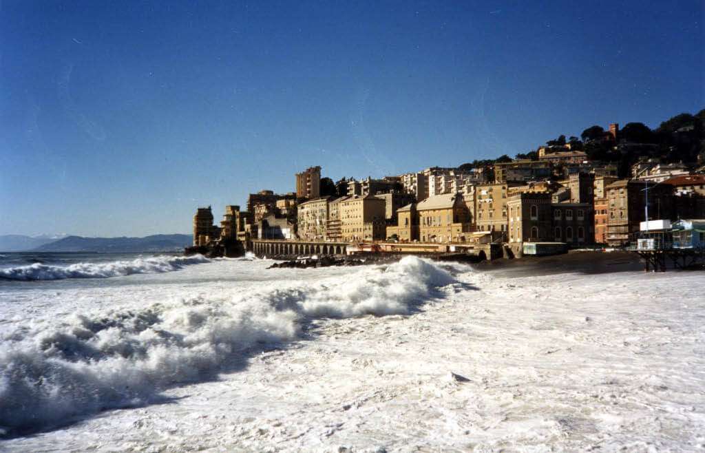 Arpal: confermato avviso mareggiata intensa per oggi e per domani Arpal: confermato avviso mareggiata intensa per oggi e per domani