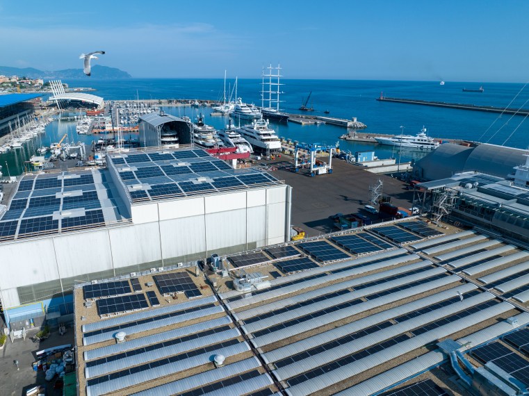 Amico & Co: in funzione l’impianto fotovoltaico che produrrà il 53% del fabbisogno di energia Amico & Co: in funzione l’impianto fotovoltaico che produrrà il 53% del fabbisogno di energia