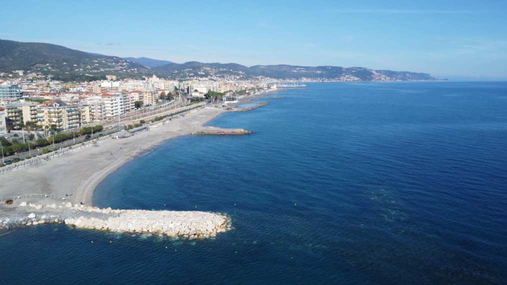 Difesa della costa, conclusi i lavori della diga soffolta di Loano Difesa della costa, conclusi i lavori della diga soffolta di Loano
