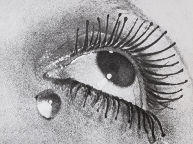 Man Ray, a Palazzo Ducale mostra aperta fino al 9 luglio Man Ray, a Palazzo Ducale mostra aperta fino al 9 luglio