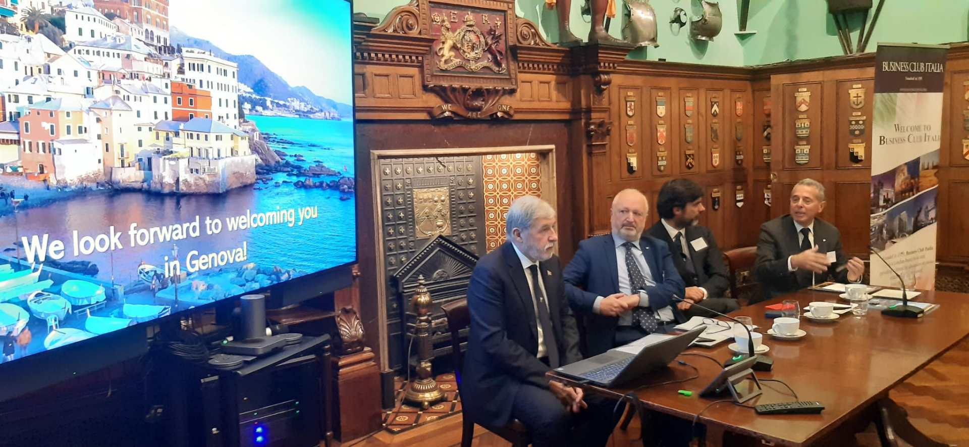 Bucci incontra 40 imprenditori al Business club Italia di Londra Bucci incontra 40 imprenditori al Business club Italia di Londra