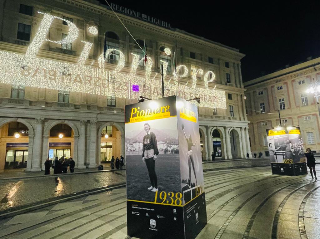 8 marzo: piazza De Ferrari ospita Pioniere, mostra fotografica a cielo aperto 8 marzo: piazza De Ferrari ospita Pioniere, mostra fotografica a cielo aperto