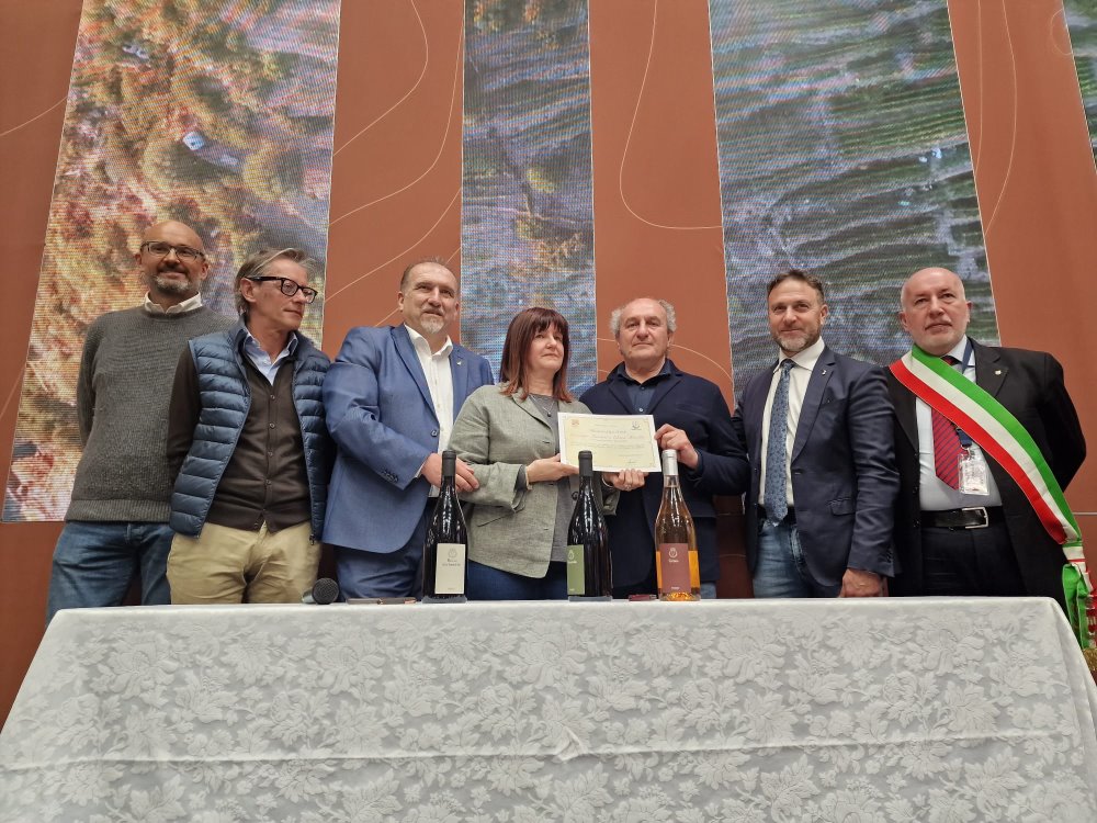 Vinitaly, premiati i viticoltori etici dell’Azienda agricola Viarzo di Quiliano Vinitaly, premiati i viticoltori etici dell’Azienda agricola Viarzo di Quiliano
