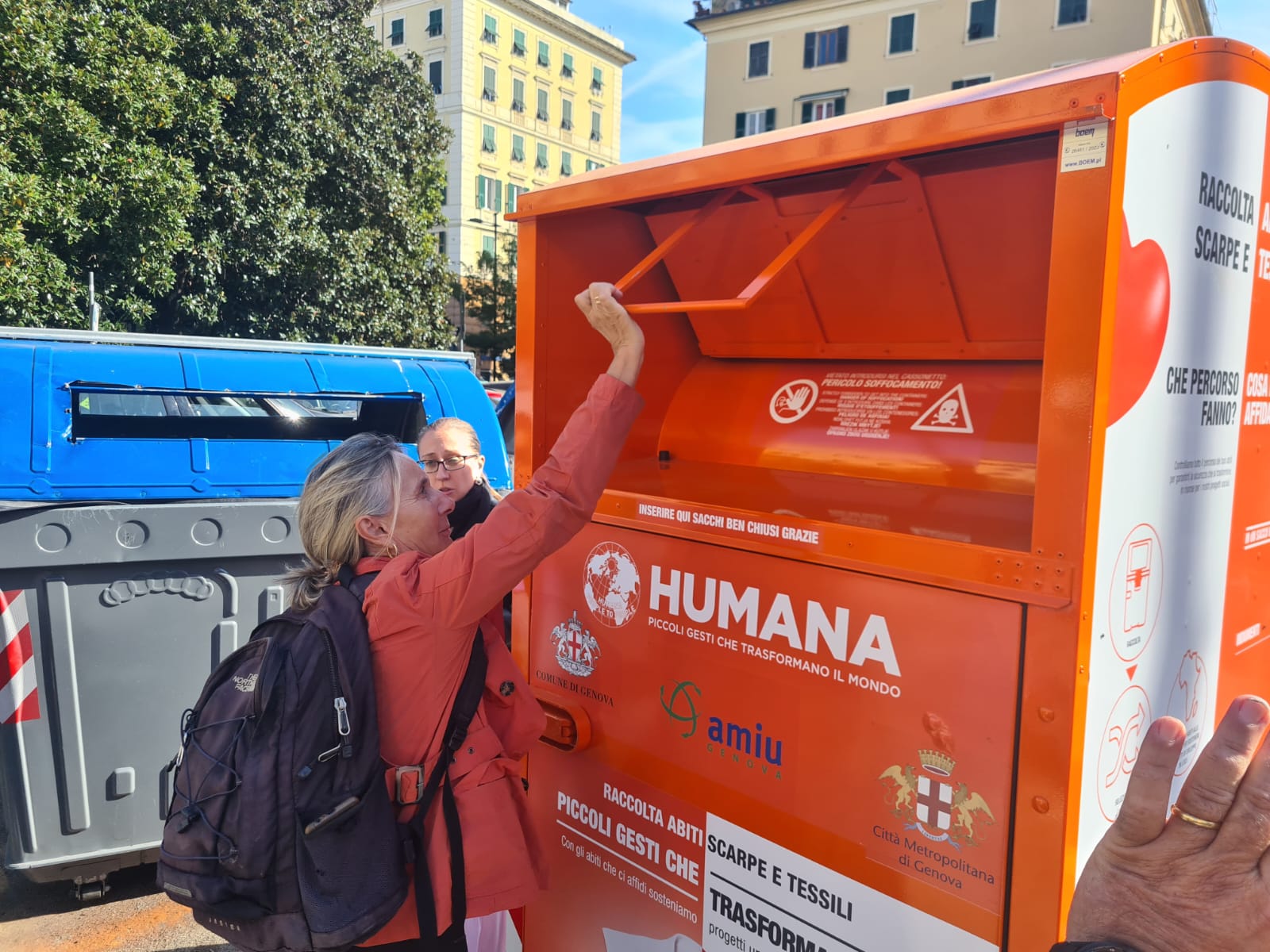 Raccolta differenziata abiti, tessuti e scarpe: al via la gestione di Humana People sul territorio Amiu Raccolta differenziata abiti, tessuti e scarpe: al via la gestione di Humana People sul territorio Amiu