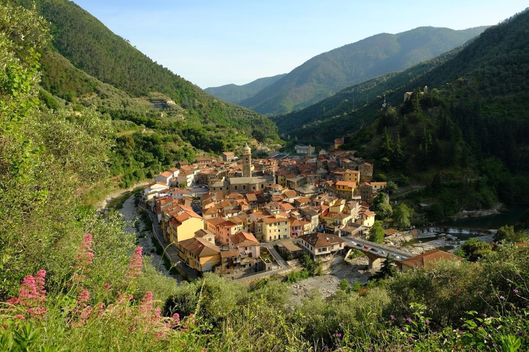 Entroterra: l’8 ottobre torna la “caccia ai tesori arancioni” del Touring Club italiano Entroterra: l’8 ottobre torna la “caccia ai tesori arancioni” del Touring Club italiano