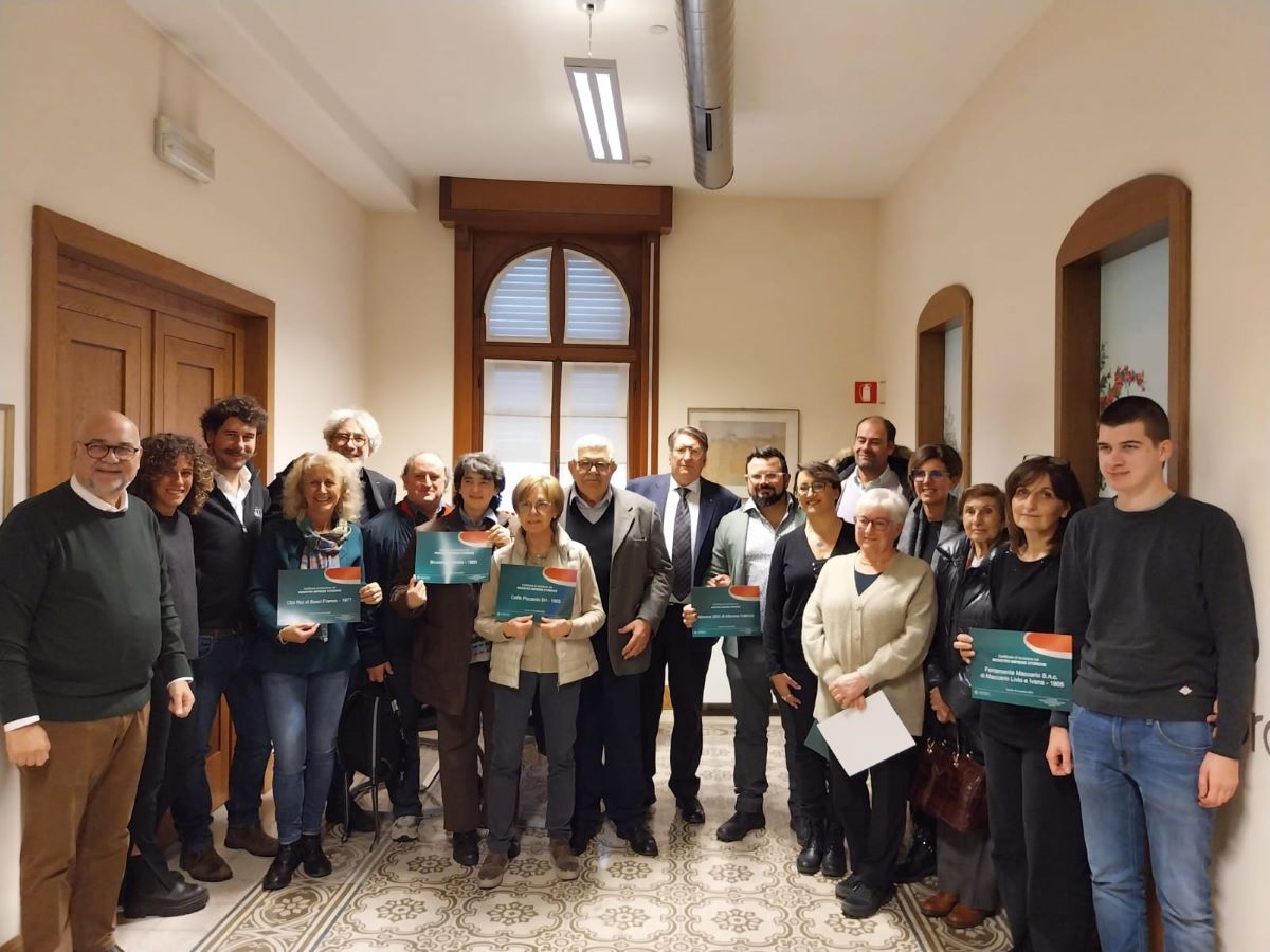 Camera di Commercio, premiate le aziende ultracentenarie della provincia di Imperia Camera di Commercio, premiate le aziende ultracentenarie della provincia di Imperia
