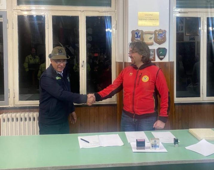 Soccorso alpino Liguria e Associazione nazionale alpini uniscono le forze Soccorso alpino Liguria e Associazione nazionale alpini uniscono le forze
