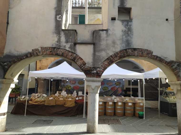 Tipicamente Chiavari: il 26 e 27 agosto torna il mercatino agroalimentare Tipicamente Chiavari: il 26 e 27 agosto torna il mercatino agroalimentare