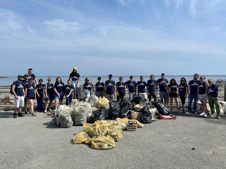 Pulizia spiagge: a Genova raccolti 800 kg di rifiuti davanti a piazzale Kennedy Pulizia spiagge: a Genova raccolti 800 kg di rifiuti davanti a piazzale Kennedy