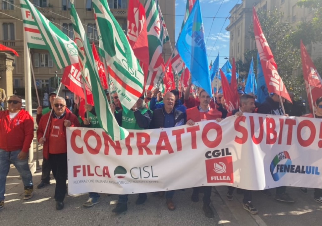 Sciopero dei lavoratori del legno: manifestazione anche alla Spezia Sciopero dei lavoratori del legno: manifestazione anche alla Spezia