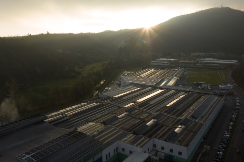 Vetreria Etrusca punta sul fotovoltaico: impianto da 2,4 MW nel sito savonese Vetreria Etrusca punta sul fotovoltaico: impianto da 2,4 MW nel sito savonese
