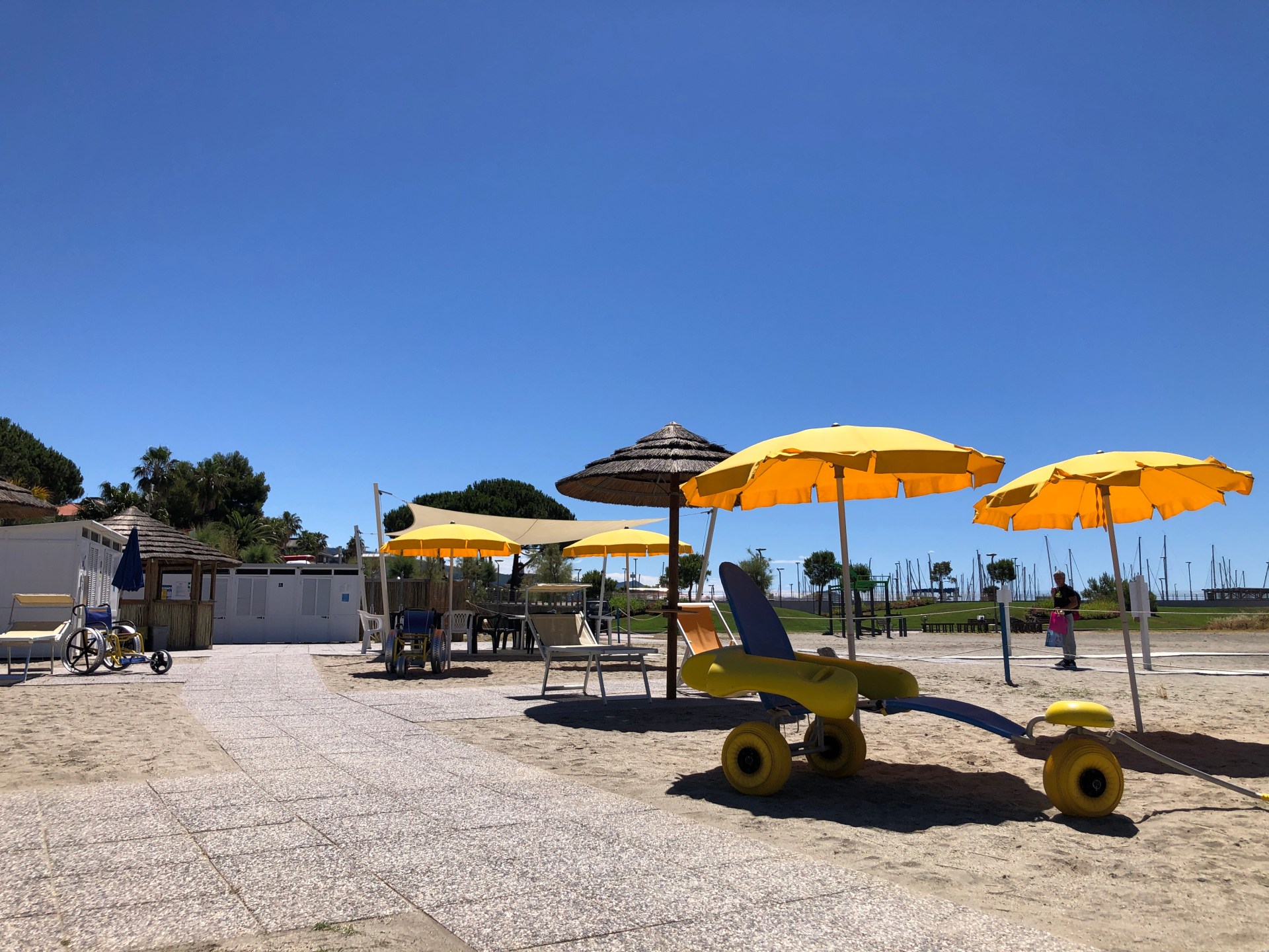 Chiavari: riapre la “spiaggia per tutti”, arenile comunale per i disabili Chiavari: riapre la “spiaggia per tutti”, arenile comunale per i disabili