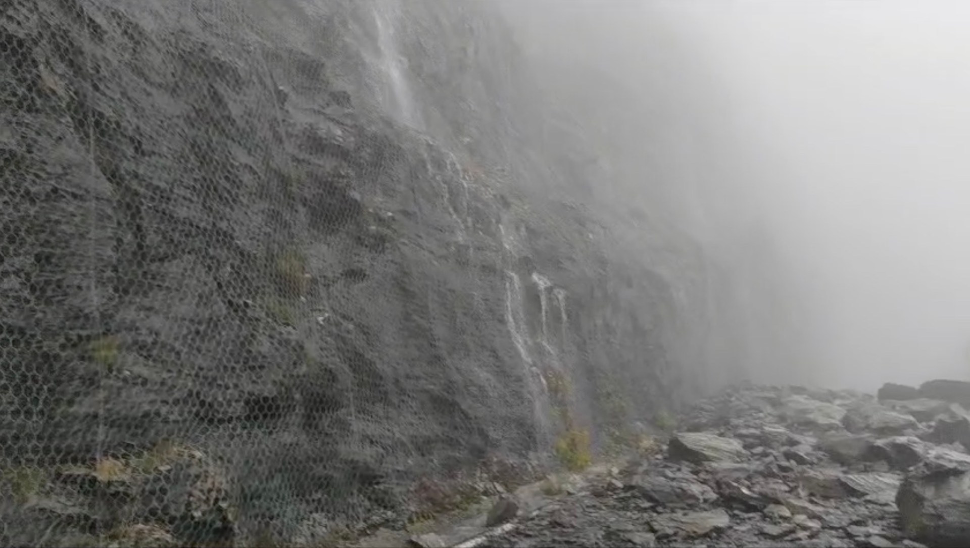 Frana della Scoglina sulla Sp23, Senarega: «Situazione complessa, chiusura più lunga del previsto» Frana della Scoglina sulla Sp23, Senarega: «Situazione complessa, chiusura più lunga del previsto»