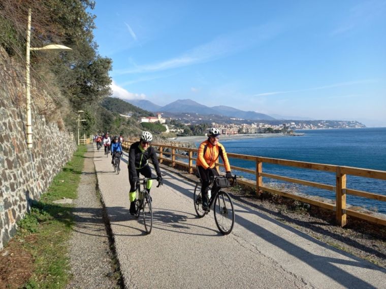 Cicloturismo, Fiab: Liguria ottava per preferenze di viaggio Cicloturismo, Fiab: Liguria ottava per preferenze di viaggio