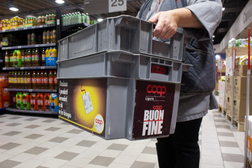 Lotta allo spreco alimentare, Coop Liguria: 1 mln di euro di merci donate e 1,8 mln venduti al 50% Lotta allo spreco alimentare, Coop Liguria: 1 mln di euro di merci donate e 1,8 mln venduti al 50%