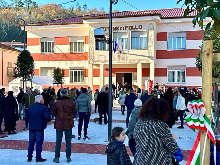 Follo, inaugurata la nuova piazza comunale Follo, inaugurata la nuova piazza comunale