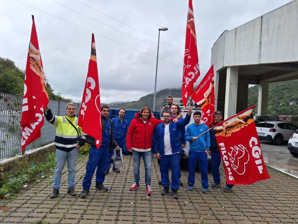 Genova, lavoratori della Sgs di Borzoli in sciopero Genova, lavoratori della Sgs di Borzoli in sciopero