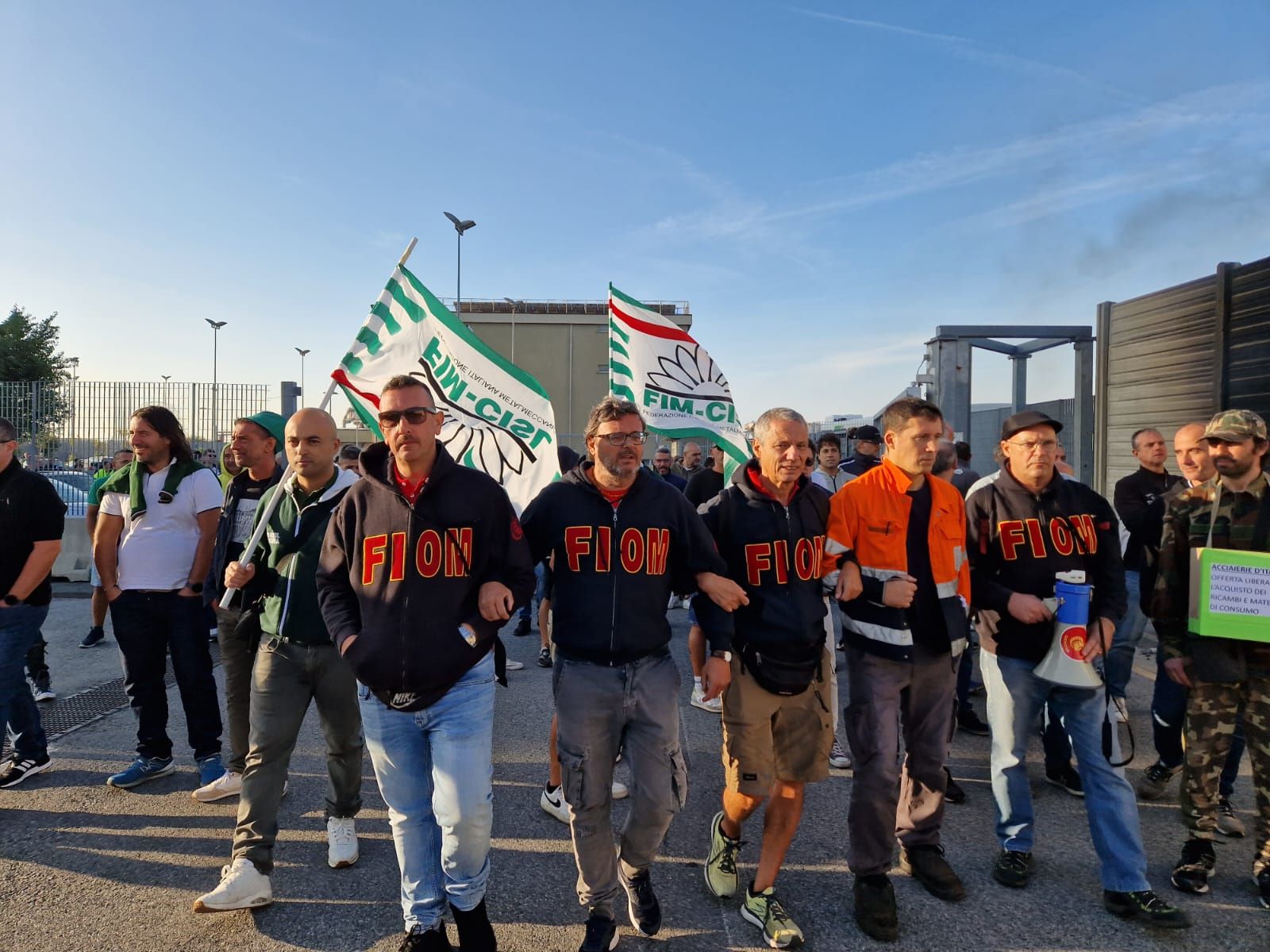 Ex Ilva, lavoratori in strada: proclamate 24 ore di sciopero Ex Ilva, lavoratori in strada: proclamate 24 ore di sciopero