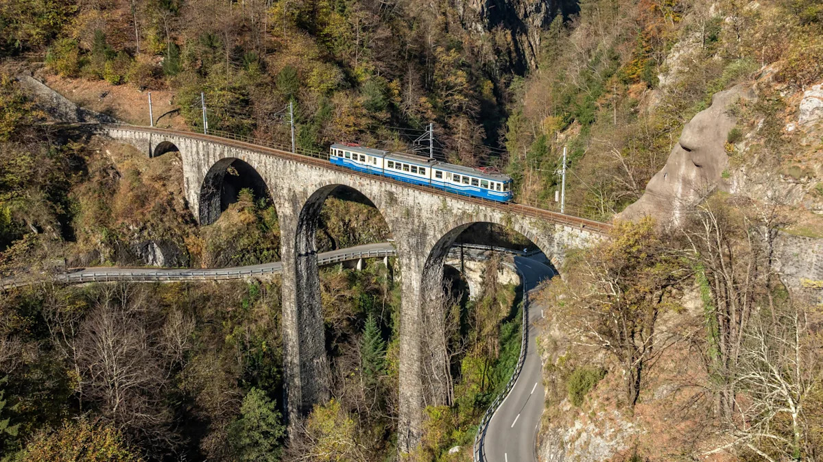 This ‘Foliage Train’ Connecting Italy And Switzerland Is A Must-Ride In The Fall This ‘Foliage Train’ Connecting Italy And Switzerland Is A Must-Ride In The Fall