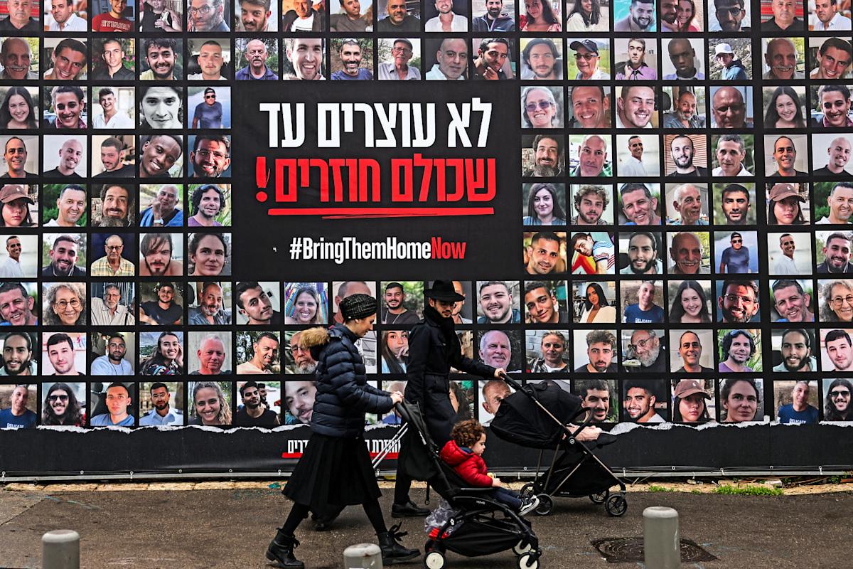 Four female Israeli soldiers to be released as part of ceasefire deal, Hamas says Four female Israeli soldiers to be released as part of ceasefire deal, Hamas says