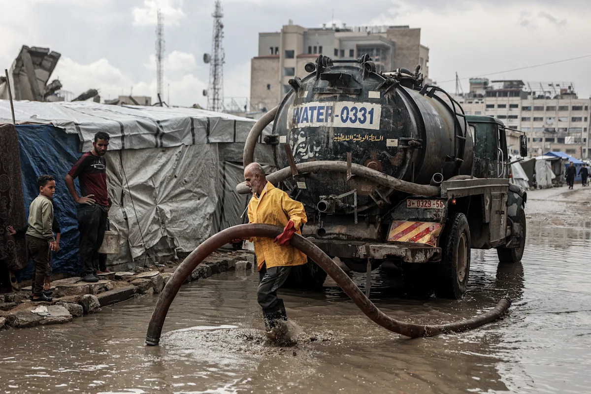 Displaced Palestinian families suffer as heavy rains flood Gaza tent camps Displaced Palestinian families suffer as heavy rains flood Gaza tent camps