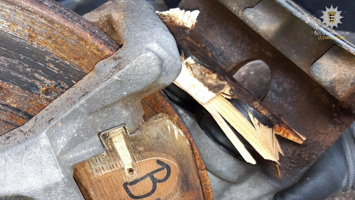 Man Finds Mercedes-Benz GLE Has Trouble Slowing, Discovers Its ‘Brembo’ Brakes Are Made of Wood Man Finds Mercedes-Benz GLE Has Trouble Slowing, Discovers Its ‘Brembo’ Brakes Are Made of Wood