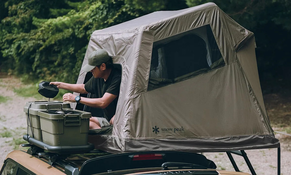Snow Peak’s Field Rise is a clever rooftop tent that inflates in minutes Snow Peak’s Field Rise is a clever rooftop tent that inflates in minutes