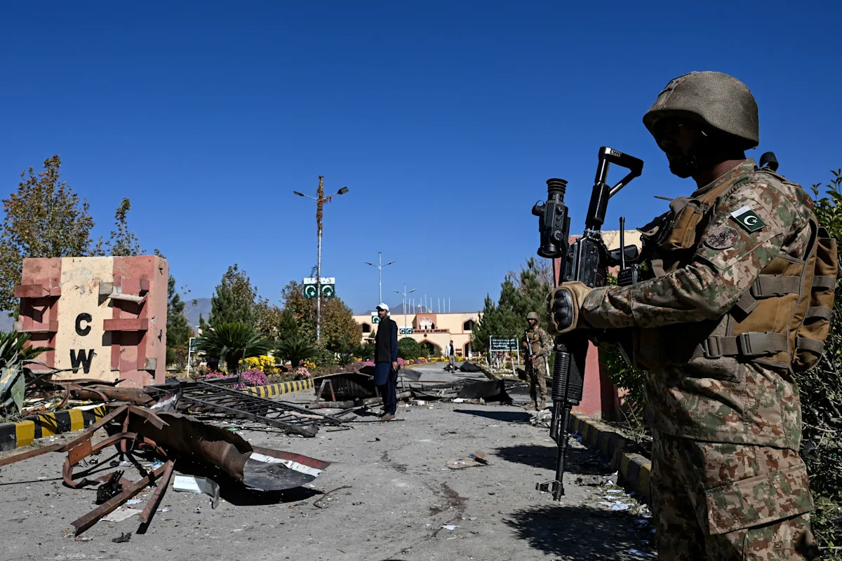 Afghan, Pakistani forces exchange heavy fire as tensions flare Afghan, Pakistani forces exchange heavy fire as tensions flare