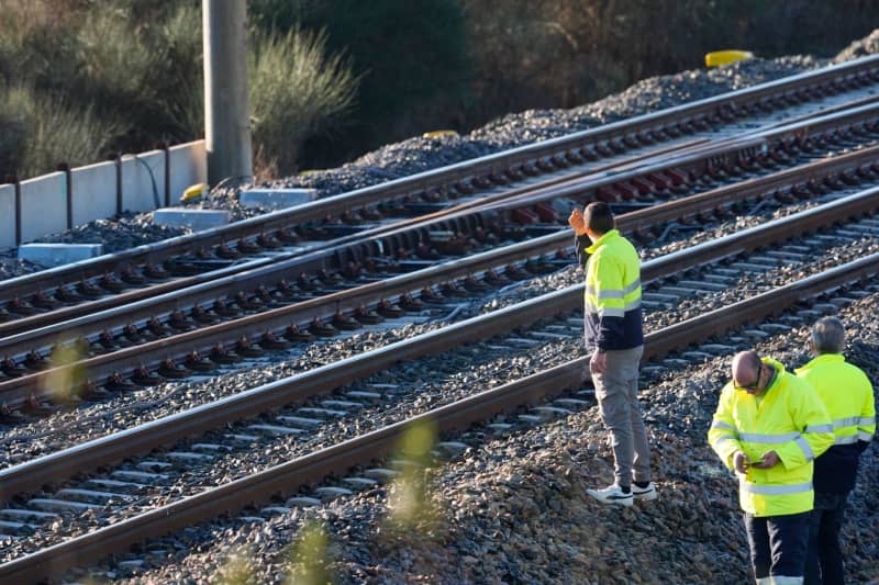 Rail fracture possible cause of deadly Spanish train accident Rail fracture possible cause of deadly Spanish train accident