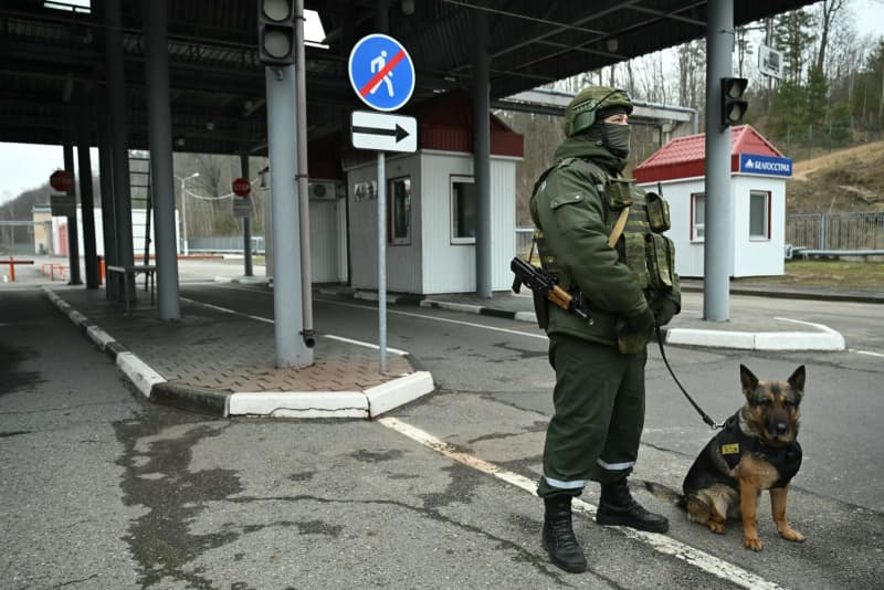 Nine Israeli tourists detained by Ukrainian authorities over bag of salt found in vehicle Nine Israeli tourists detained by Ukrainian authorities over bag of salt found in vehicle