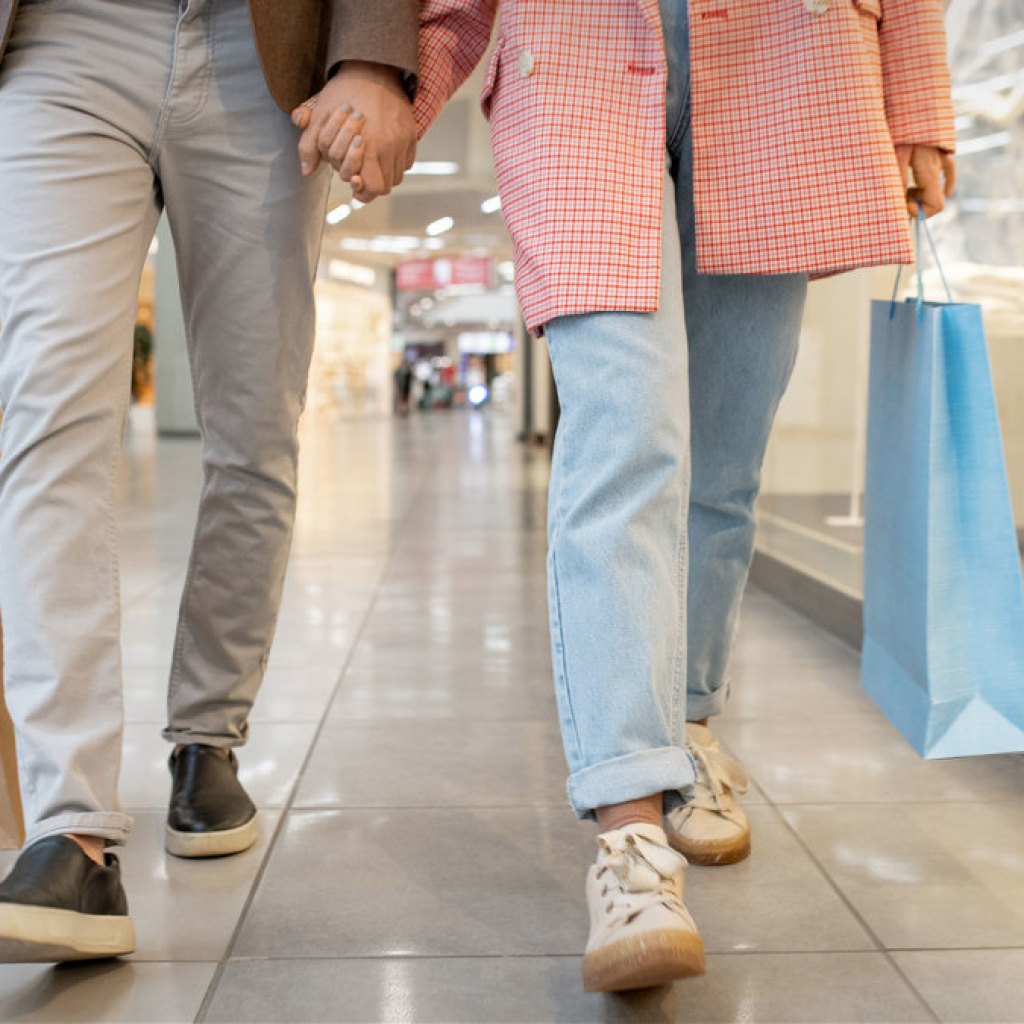 Mall-based girls’s retailer begins liquidation, closing all shops Mall-based girls’s retailer begins liquidation, closing all shops