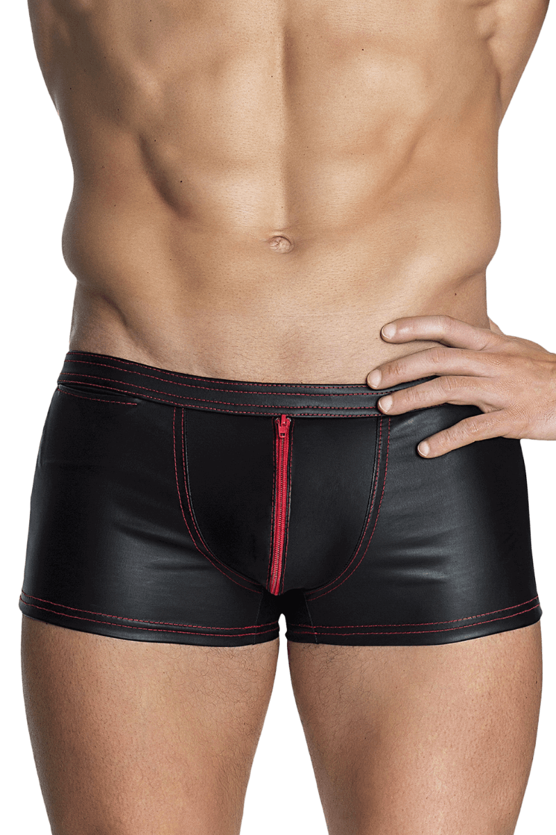 Shorts mit roten Nähten