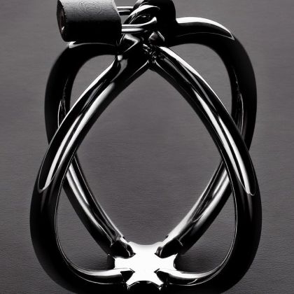 Triune Criss Cross Hand Restraint: Edelstahl-Handfessel Triune Criss Cross Hand Restraint: Edelstahl-Handfessel