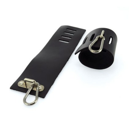 Leder-Fußfesseln mit Karabinerhaken, schwarz Leder-Fußfesseln mit Karabinerhaken, schwarz