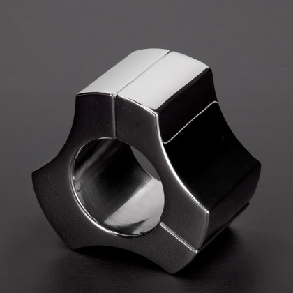 Triune Deluxe Magnetic Ball Stretcher: Edelstahl-Magnet-Hodenstretcher (30mm) Triune Deluxe Magnetic Ball Stretcher: Edelstahl-Magnet-Hodenstretcher (30mm)