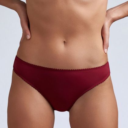 Marlies Dekkers The Mauritshuis: String, rhubarb red (S) Marlies Dekkers The Mauritshuis: String, rhubarb red (S)