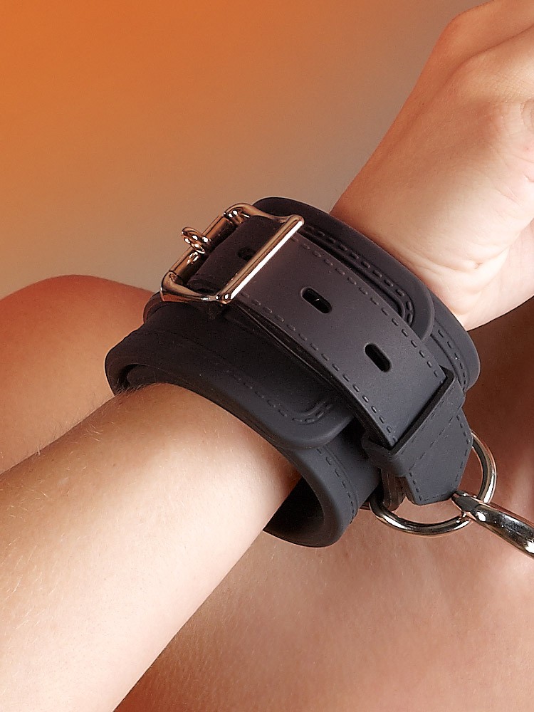 Bad Kitty Silikon-Handfesseln, schwarz