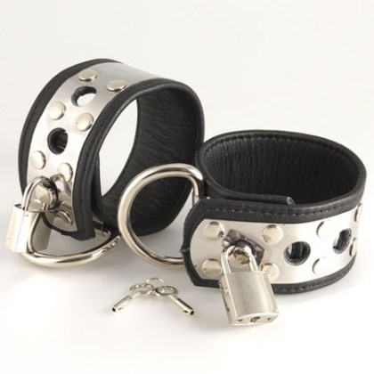 Leder-Metall-Handfesseln mit Schloss Leder-Metall-Handfesseln mit Schloss