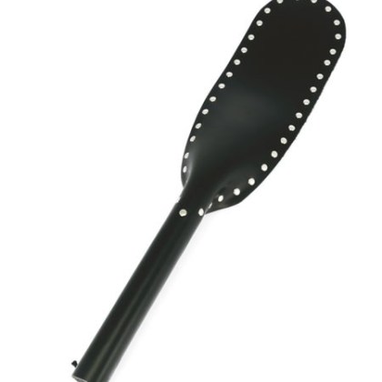 Lederklatsche mit Nieten, schwarz Lederklatsche mit Nieten, schwarz