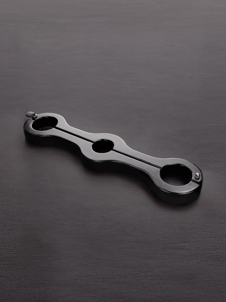 Triune Genitals to Arms Pillory: Penis-Hand-Pranger, schwarz