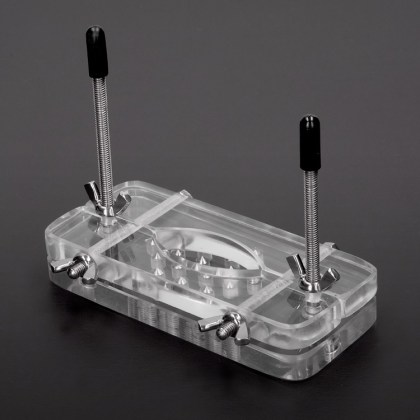 Triune Ball Butcher with Spikes: Acryl-Hodenpranger Triune Ball Butcher with Spikes: Acryl-Hodenpranger