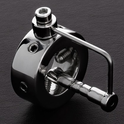 Triune Spik Ring with Plug: Edelstahl-Eichelring mit Plug und Spikes Triune Spik Ring with Plug: Edelstahl-Eichelring mit Plug und Spikes