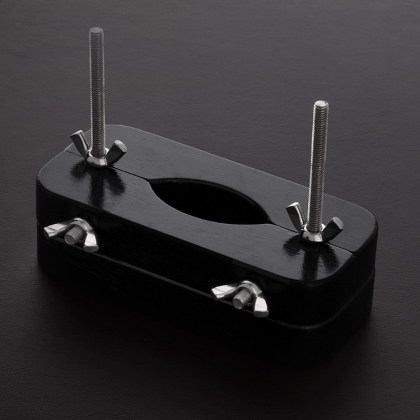 Triune Ball Buster: Holz-Hodenpranger Triune Ball Buster: Holz-Hodenpranger