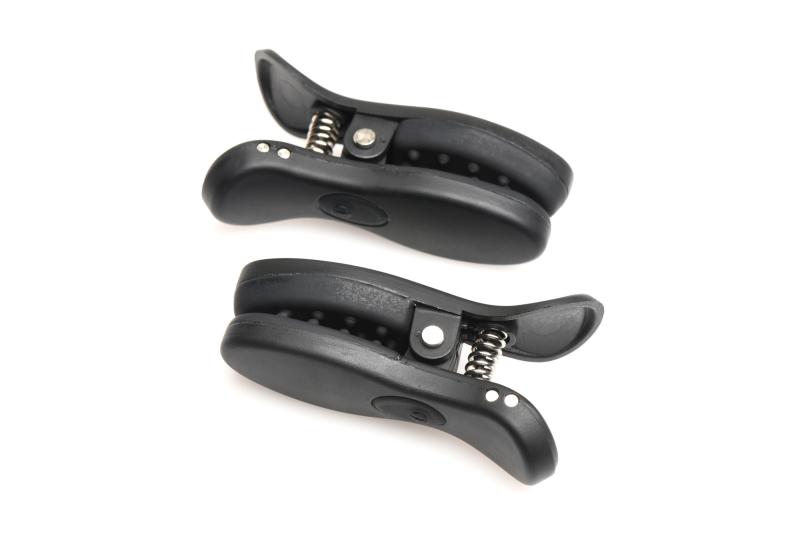 XR Brands - Dark Grip Vibrations-Brustwarzenklemmen - Schwarz