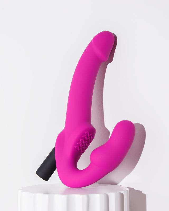 Temptasia »Estella« halterloser Strap-On mit Vibration