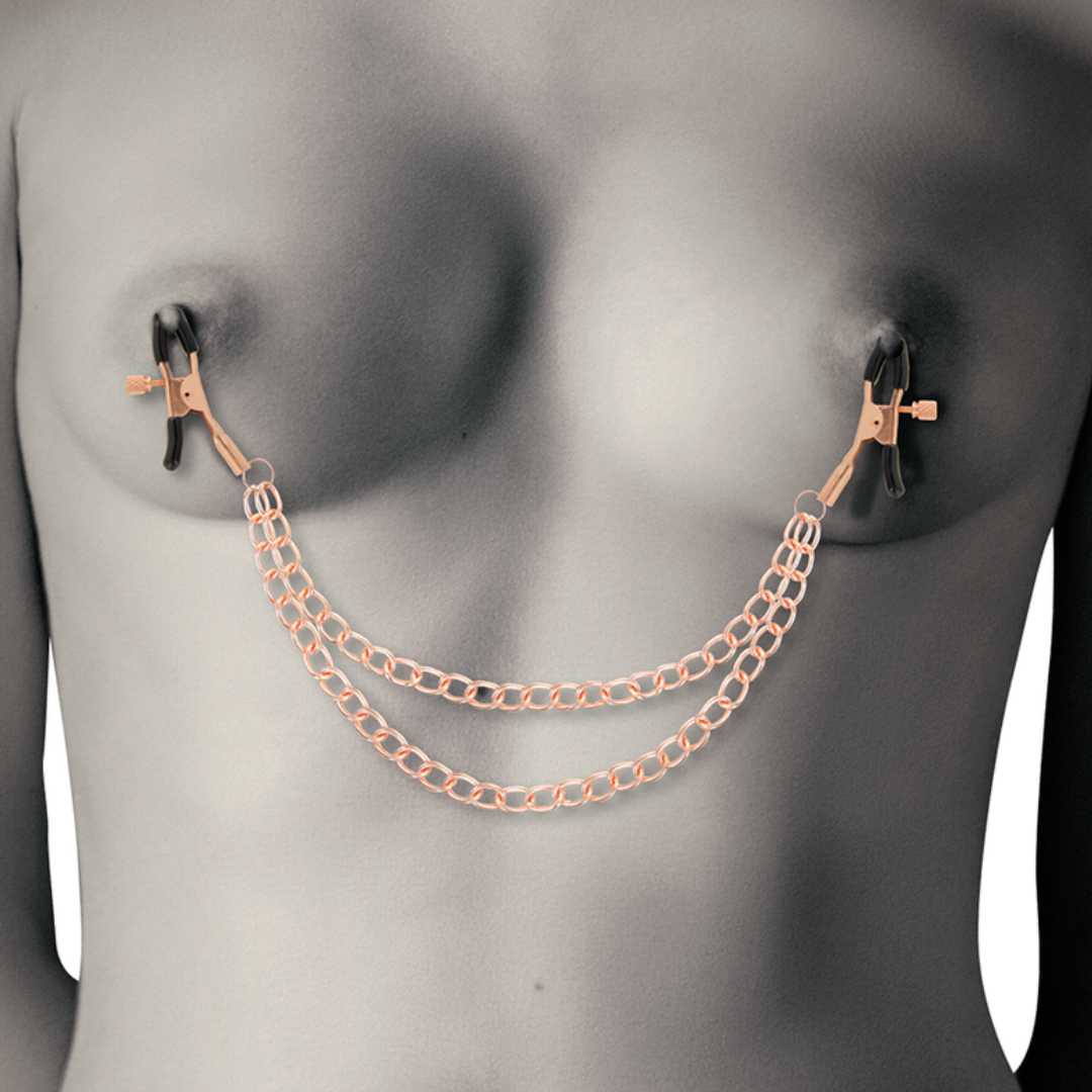 Nippelklemmen mit doppelter goldener Metallkette