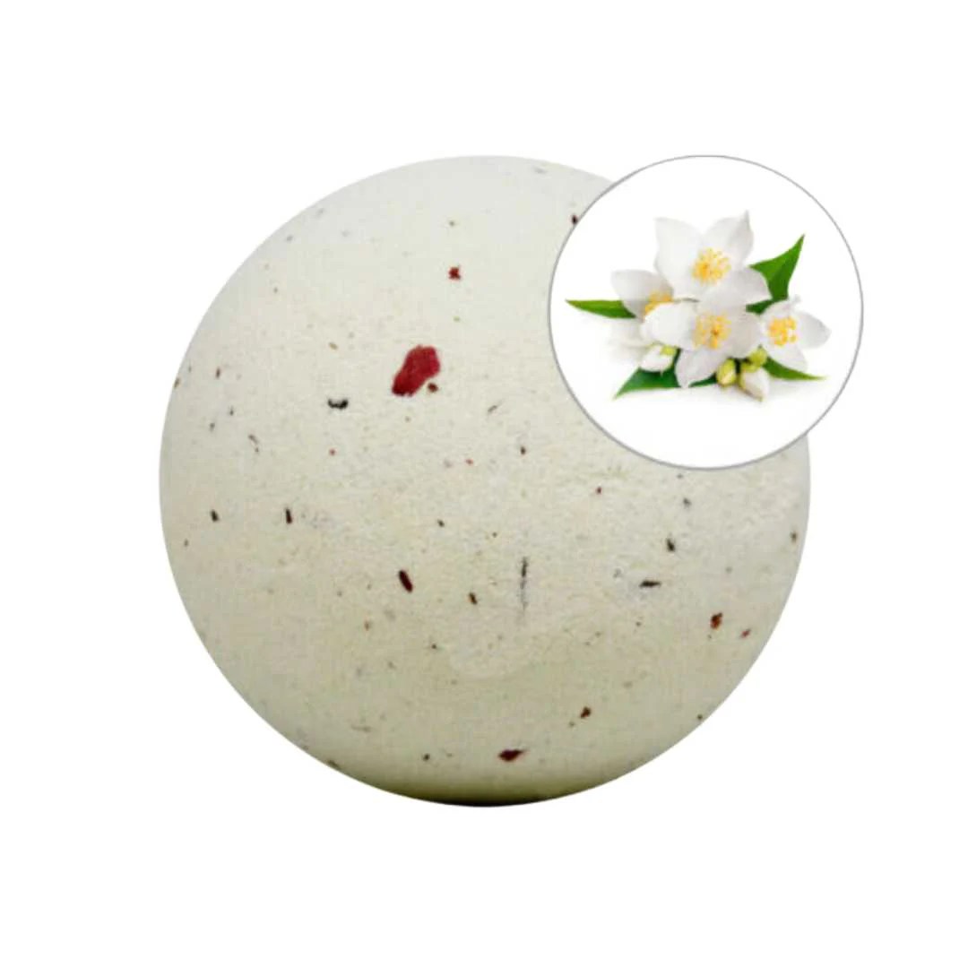 Badebombe mit Aroma und Blütenblättern
