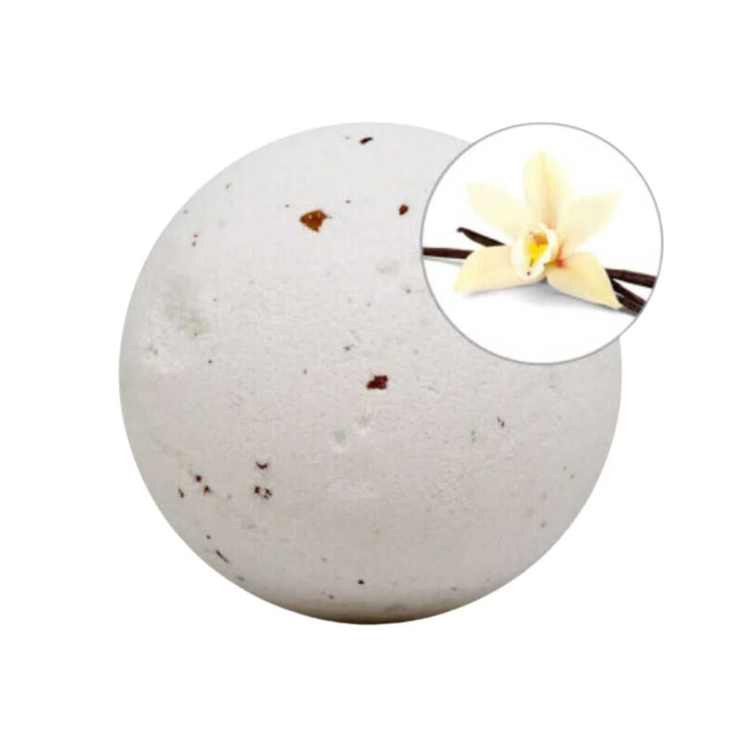 Badebombe mit Aroma und Blütenblättern